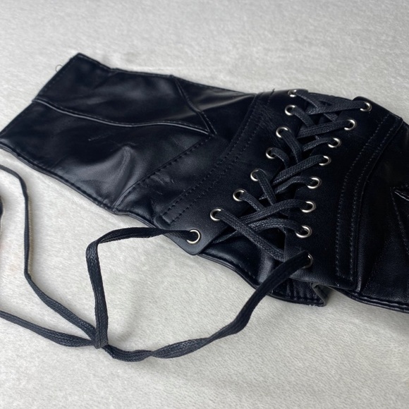 Mini black corset - Picture 2 of 4